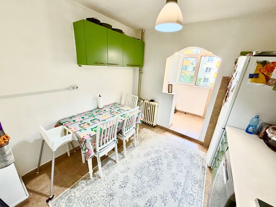 Vând apartament 3 camere