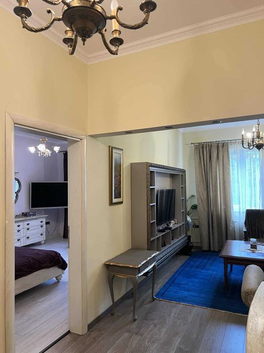 Дава се под наем Тристаен апартамент в София, Център - 130 кв.м за 1300 € - Снимка #14