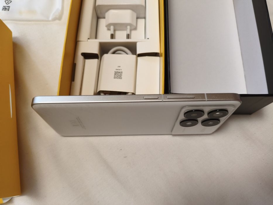 POCO F6 Pro 256gb, alb