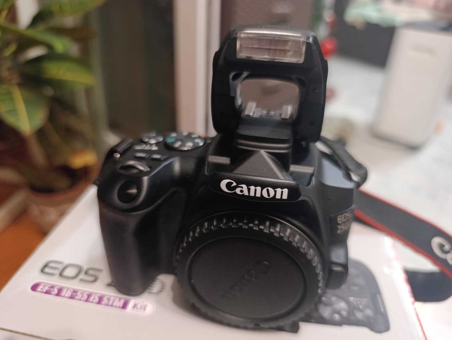 DSLR фотоапарат CANON EOS 250D + 3 обективa