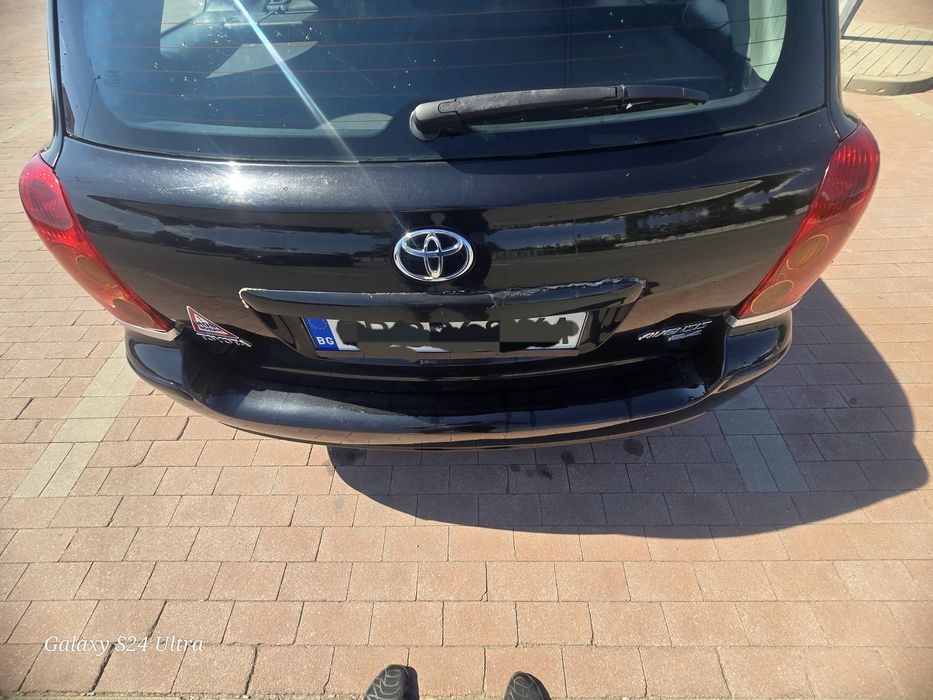Продавам личния си автомобил Toyota Avensis T 25 2004 автомат
