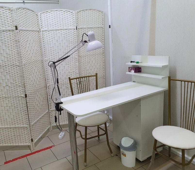 Сдается Маникюрный стол со всеми удобствами!