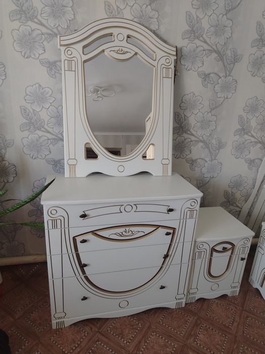 Спальный гарнитур