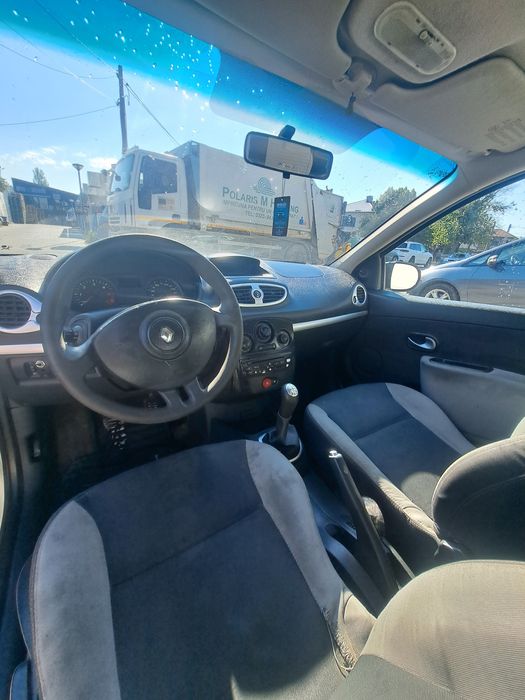 Renault Clio III 1.5 DCI

An fabricatie 2011

Motor 1,5 dci cel mai du
