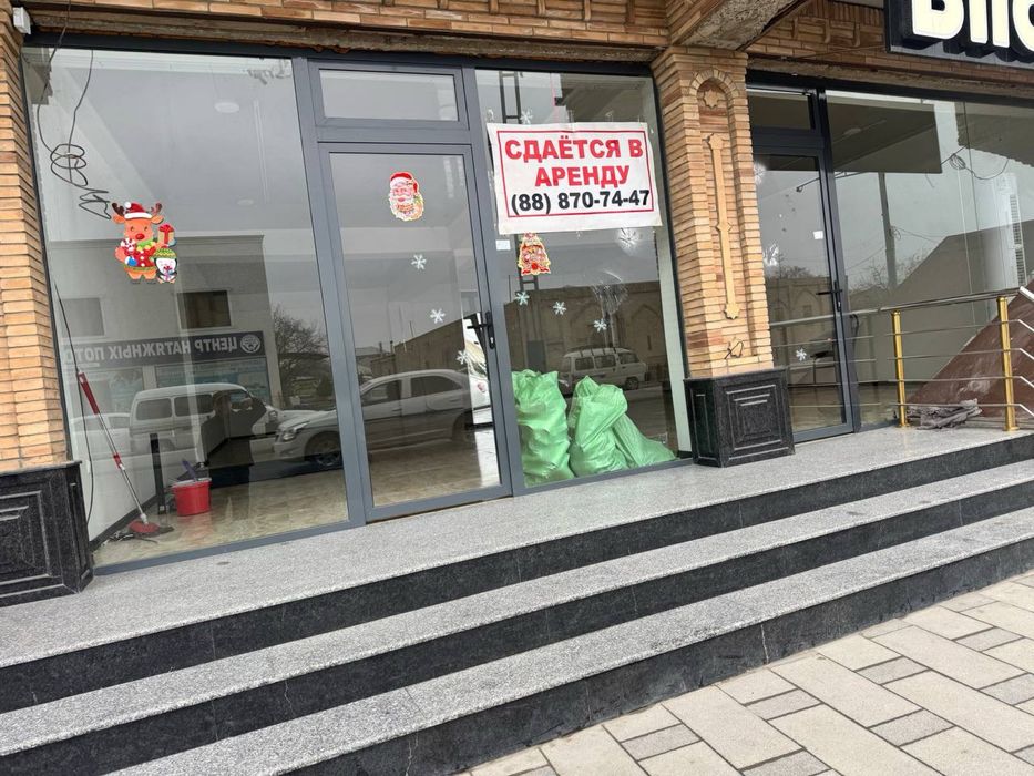 Срочно сдается большое помещение в центре города Бухары 100кв!!!