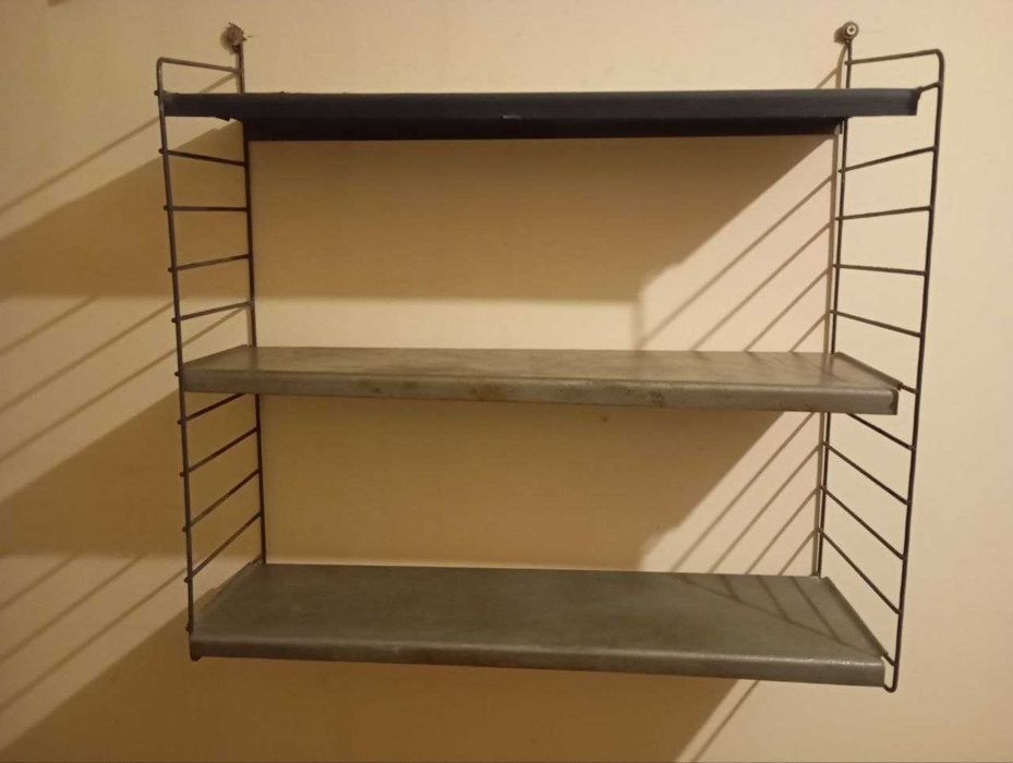 Полка из металла на стену.