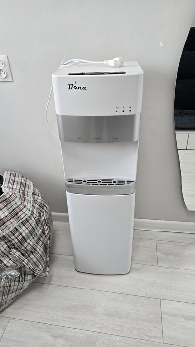 Кулер для  воды.