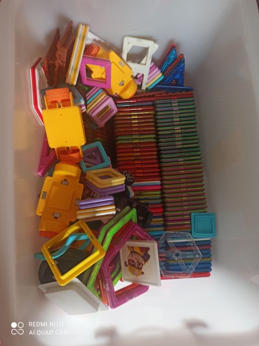 Продам магнитный конструктор.