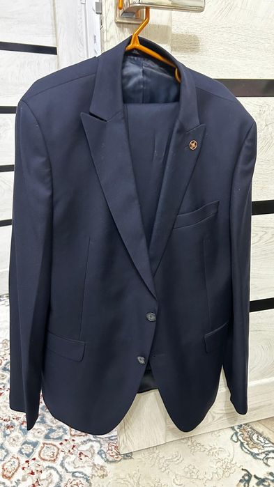 Продам костюм тройка