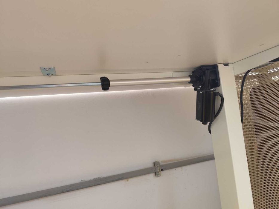 Birou electric reglabil