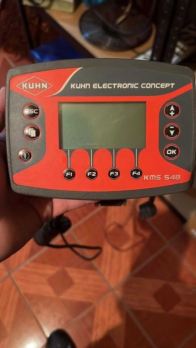 Se vinde doua semanatori kuhn 6 randuri si una  gaspardo pe 8 randuri