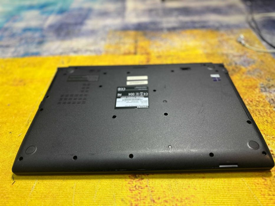 Laptop Toshiba Pro R50, slim, ram 6 gb ddr3, hard 500