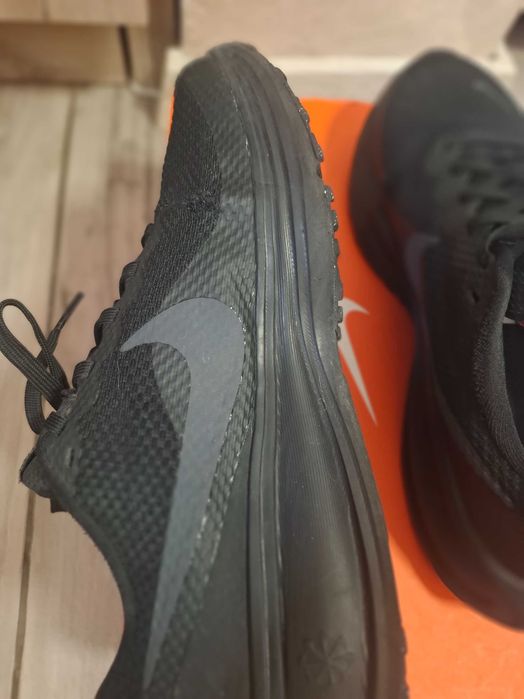 Дамски маратонки Nike Revolution