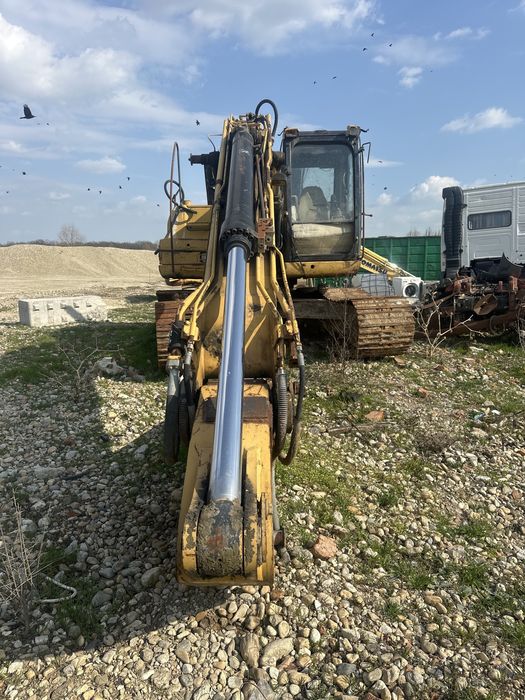 Dezmebrari utilaje, vanzari utilaje, atasamente si camioane.