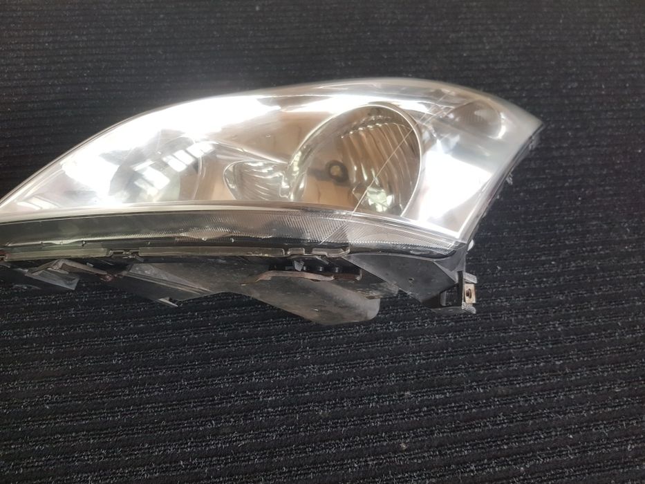 Оригинален Ляв Фар Toyota Corolla Verso Тойота Корола Версо