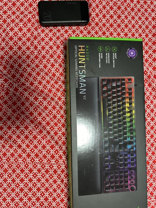 Razer Huntsman V2 с Razer Clicky Optical Switches (лилави суичове)