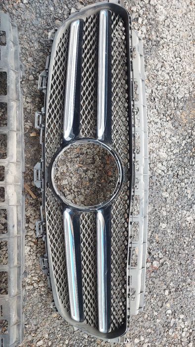 Решотка радиатора, облицовка на Mercedes