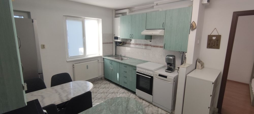Apartament cu 3 camere + loc de parcare