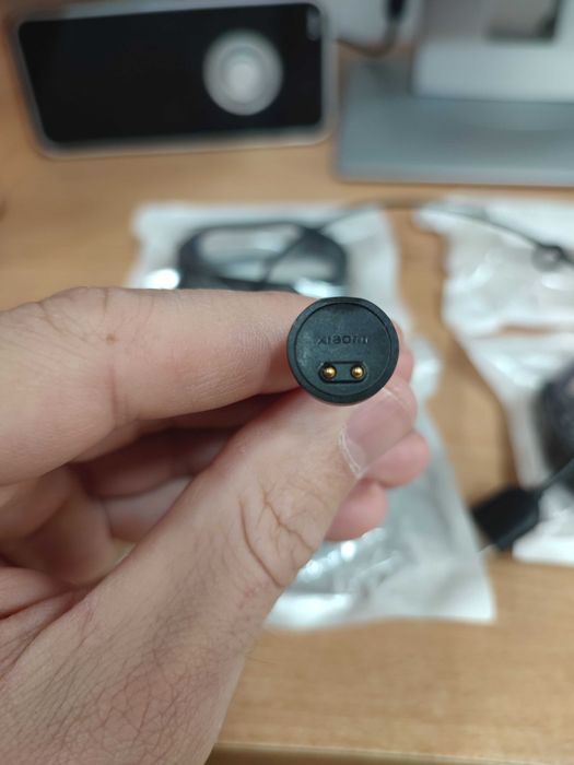Каишки за Xiaomi mi band 6,7, и оригинален кабел за зареждане.