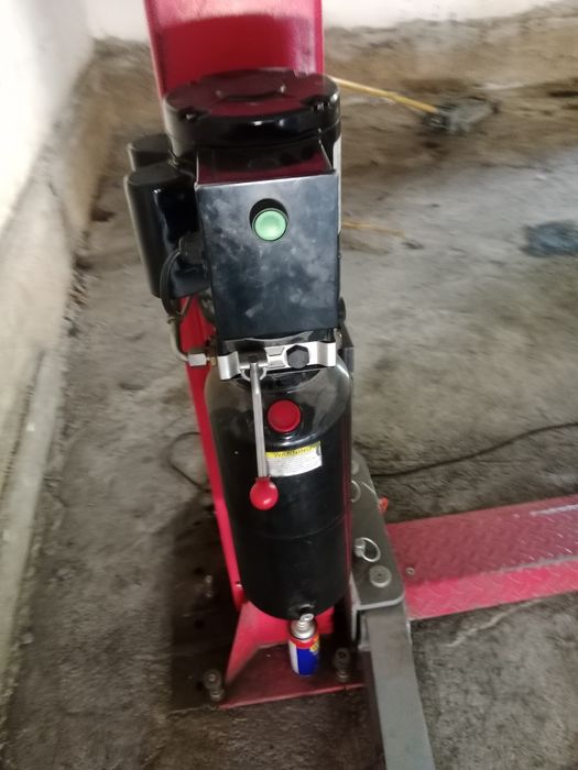 Moshina kutaradgan lift