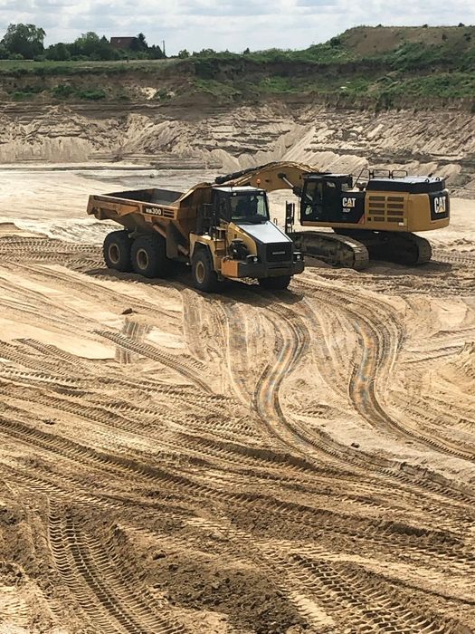 Vand/inchiriez Dumper komatsu hm 300-2 .