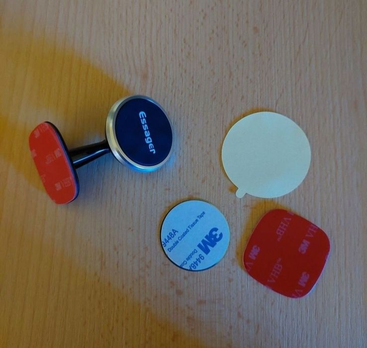 Suport auto magnetic pentru telefoane