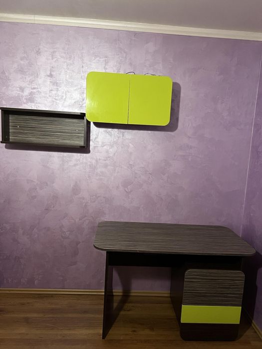 Продавам гардероб и бюро