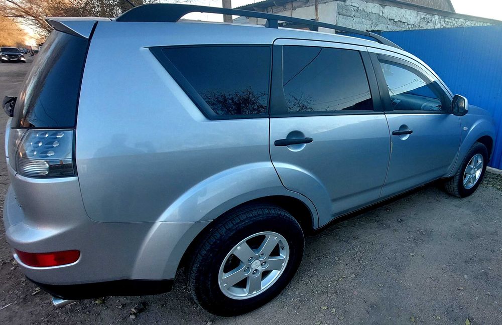 Продается Mitsubishi Outlender