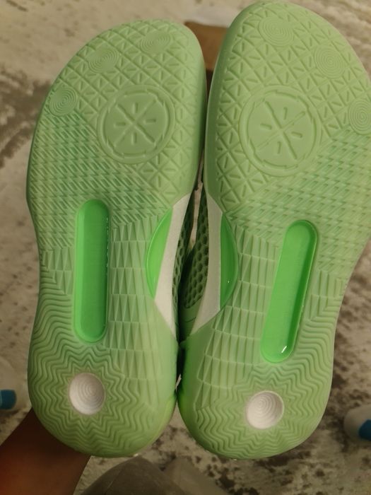 Продам баскетбольные кроссовки