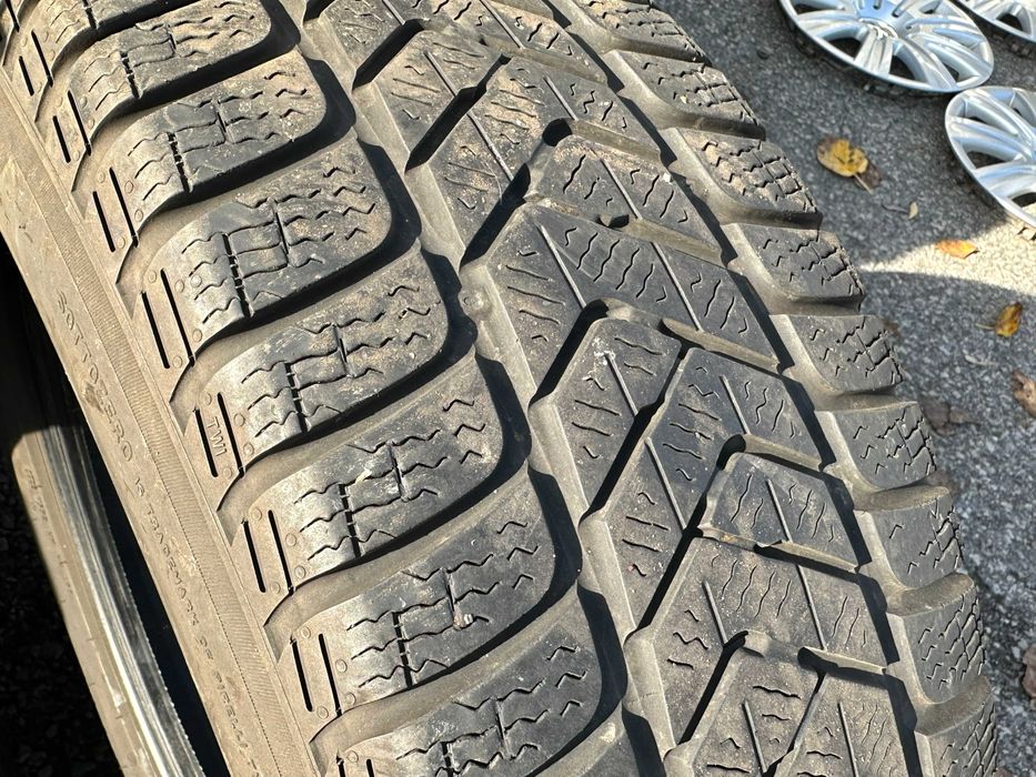 .ЗИМНИгуми PIRELLI 215/65/16 с ДОТ 32/2020г