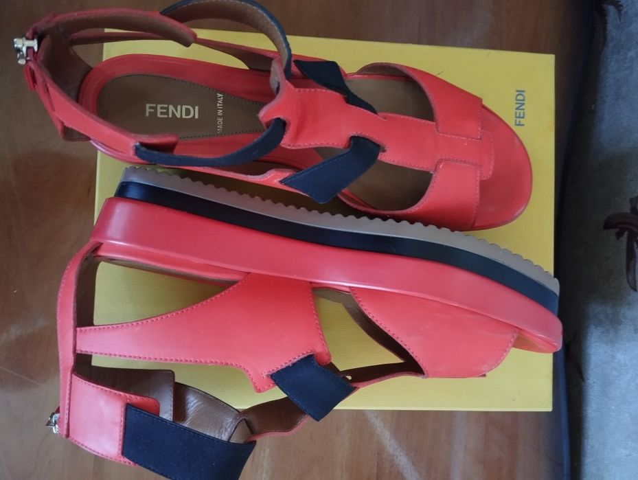 Продам босоножки чисто фирменные, в очень хорошем состоянии