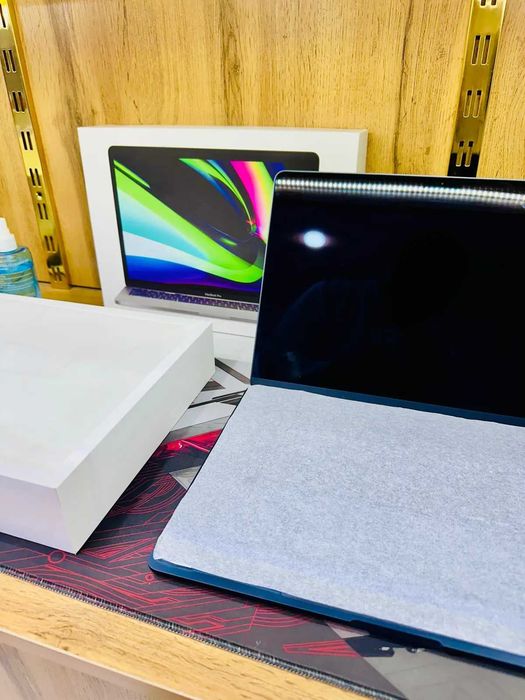 MacBook Air M2 13.6" | 16GB / 1TB — Midnight
