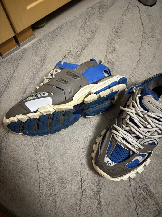 Balenciaga track led