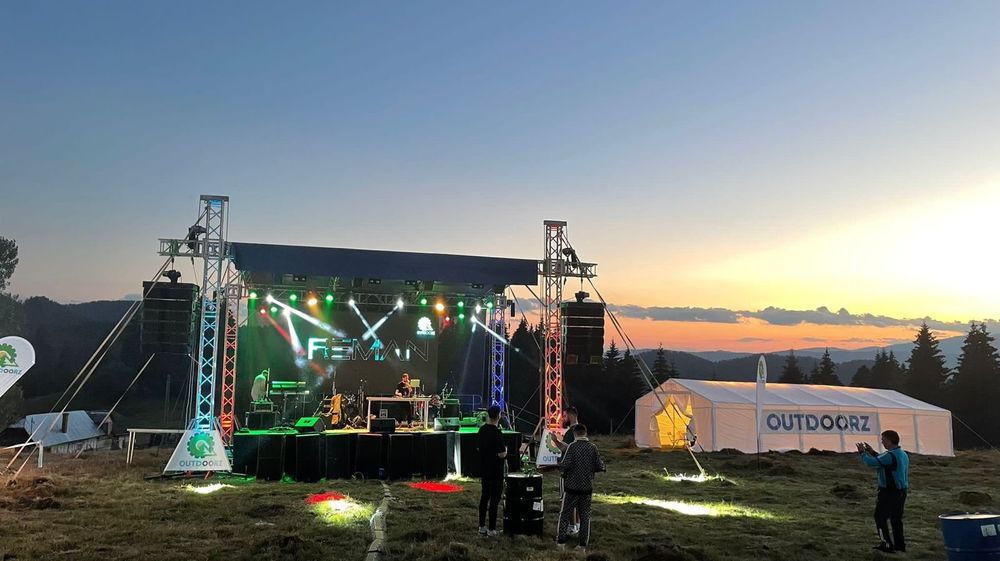 Închiriere Sonorizare Profesională | DJ | Scenă | Lumini | LED Screen | Evenimente Premium