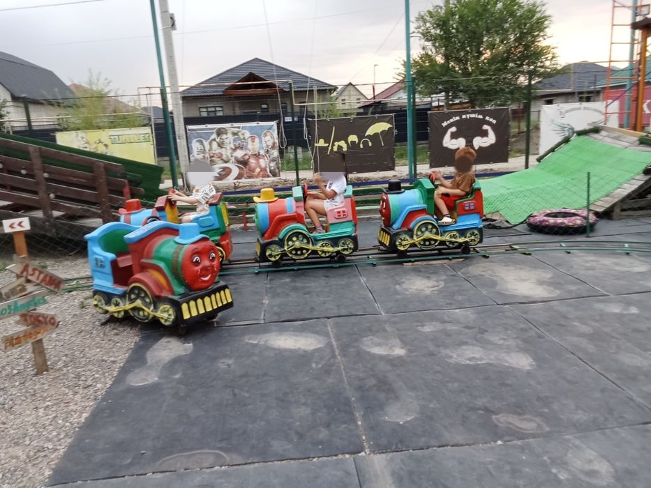 Паравозик аттракцион