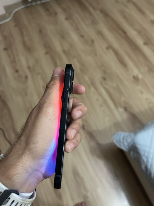 Продавам iphone 15