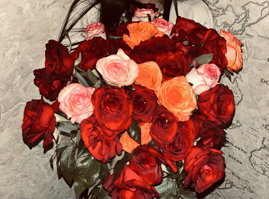 розы в 3 цветах 47 штук