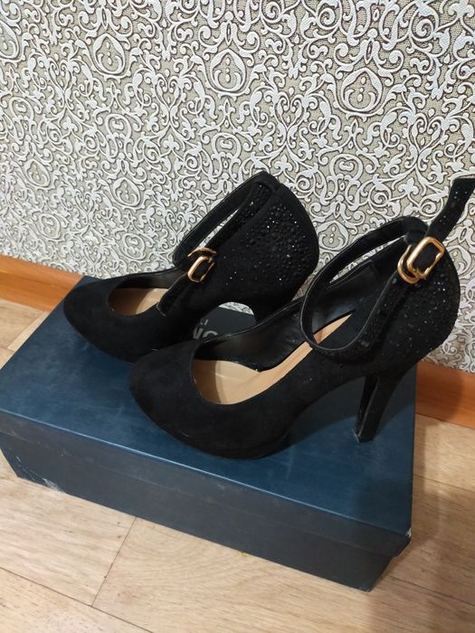 Продам туфли замшевые