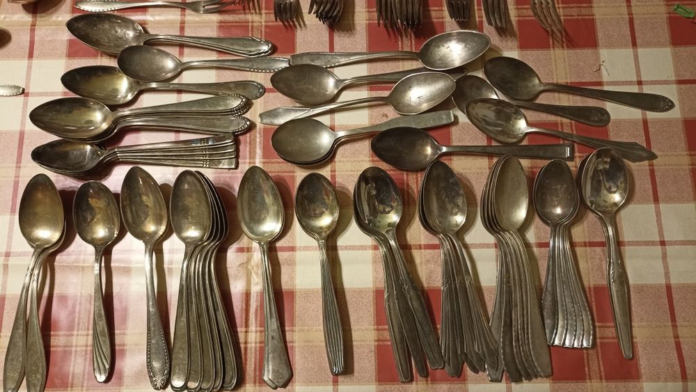 Vând 12,05 kg de argint  90 ,   100