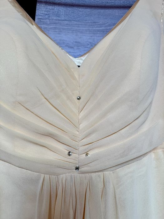 Жълта официална рокля