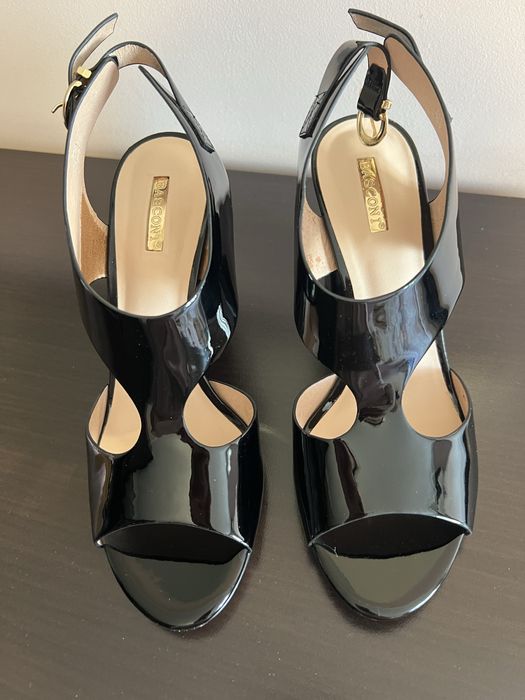 Продаю женские туфли (босоножки)