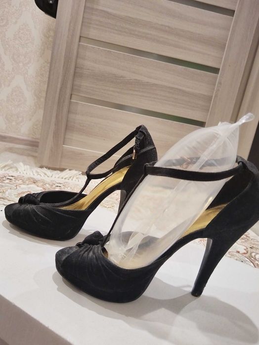 Босоножки замшевые