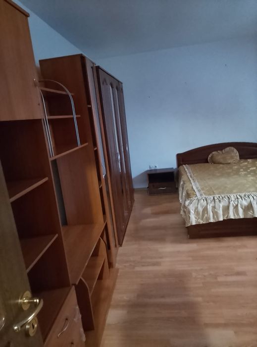 Închiriez garsoniera