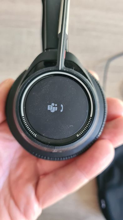 Продавам хедсет Plantronics Poly Voyager Focus 1