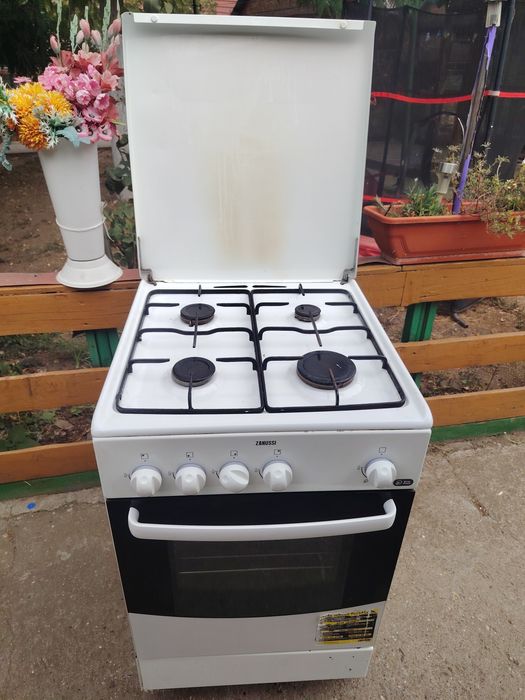 Frigider și aragaz