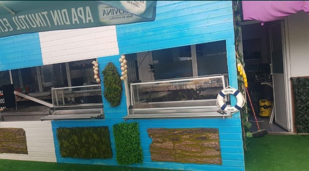 Spatiu de inchiriat FASTFOOD /sharomerie cu terasa/ASOCIERE