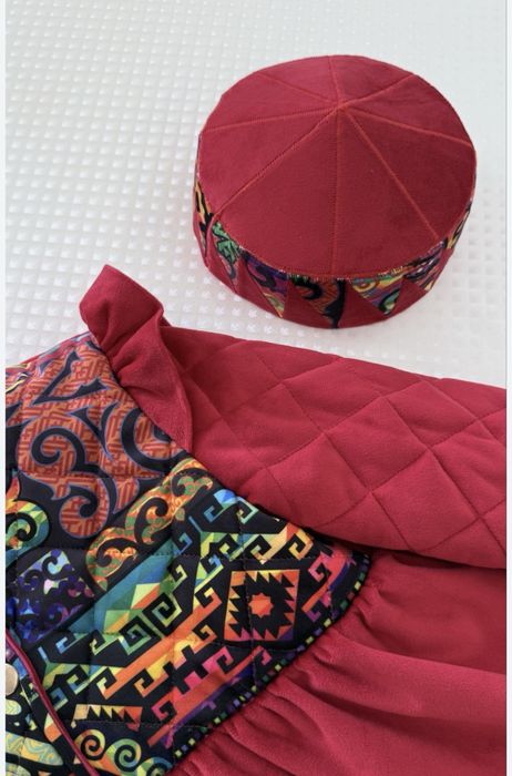 Шапан такиясымен бирге