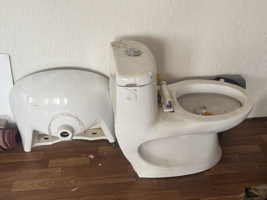 Продам унитаз и раковину