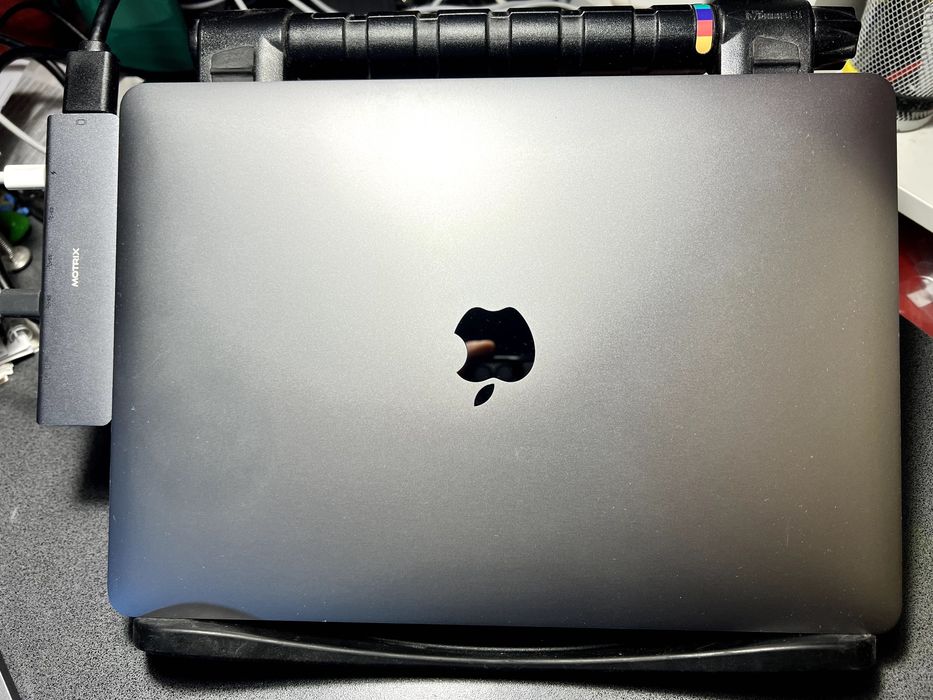 MacBook Pro 13” | M1 | Touch Bar + Touch ID | 16GB RAM | 512GB SSD | Factură cu TVA 21% | Rapid, elegant și Pregătit de Muncă