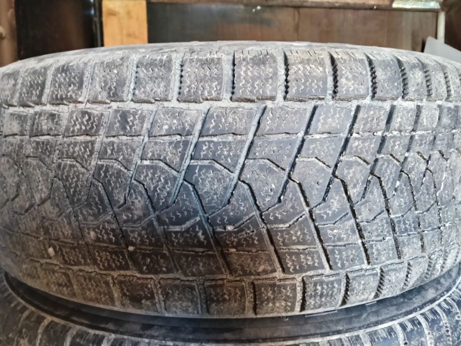 продаем шины на RAV 4